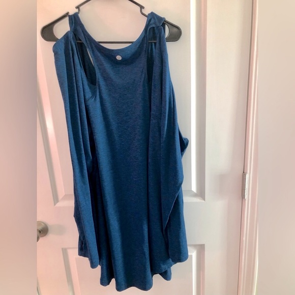 Livi Active / LB sz 26/28 Blue Long Sleeve cold shoulder Athleisure Top - Picture 1 of 4